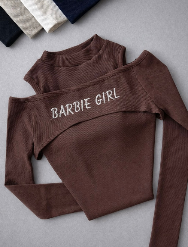 بلوز طرح Barbie Girl - نمای پشت محصول و جزئیات تکمیلی
