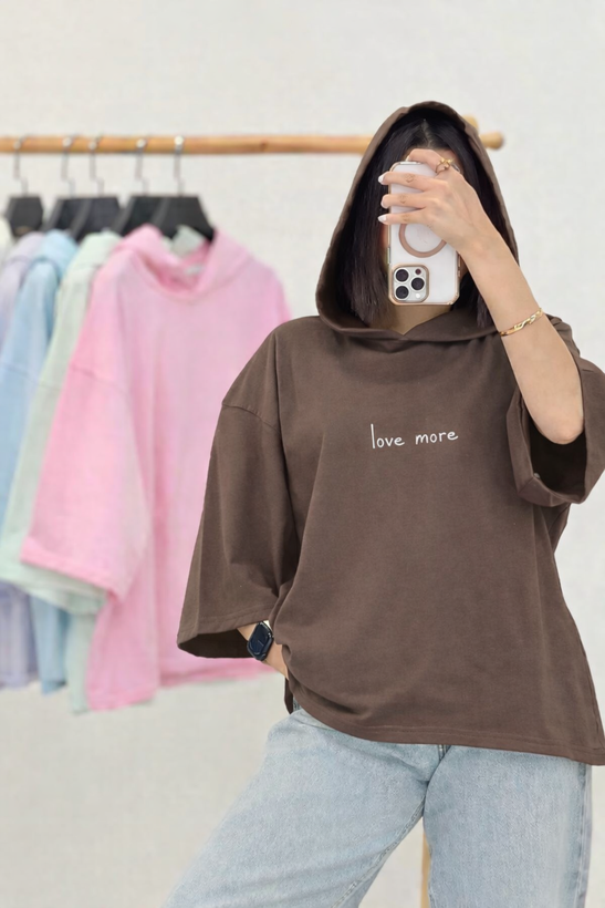 تیشرت کلاهدار طرح Love More - بستهبندی و ارائه محصول