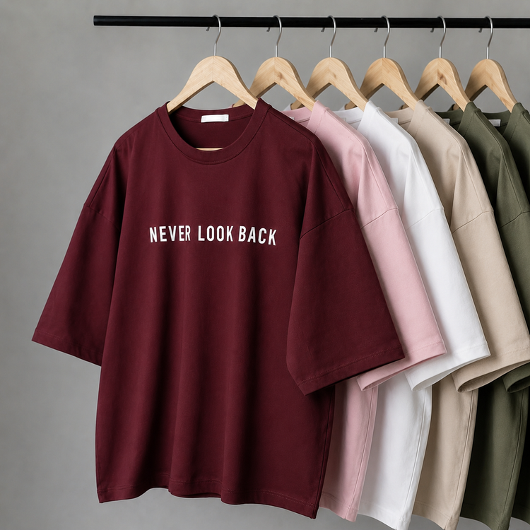 تیشرت باکسی طرح Never Look Back - نمای نزدیک از طرح و نقش روی محصول