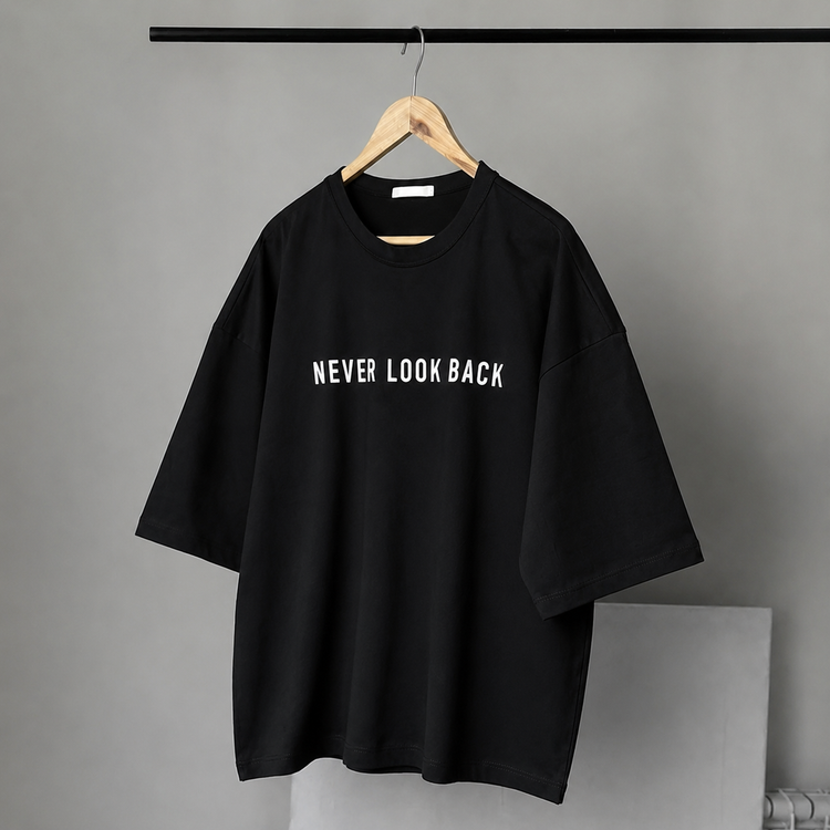 تیشرت باکسی طرح Never Look Back - نمای کامل محصول با جزئیات دوخت