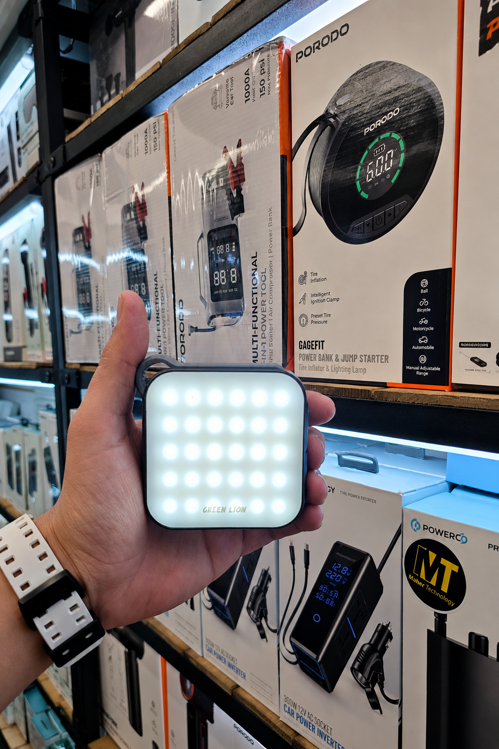 چراغ کمپینگ خورشیدی گرین لاین Solar Lumix - جزئیات نمایشگر یا صفحه محصول