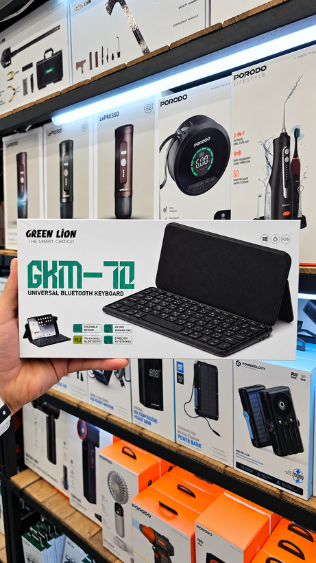 کیبورد بلوتوثی یونیورسال گرین لاین GKM-70 مدل - مقایسه اندازه محصول با اشیای روزمره